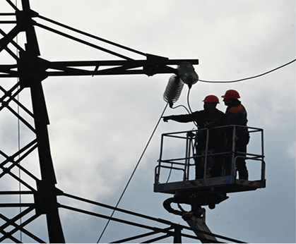 Як енергетики повертають світло